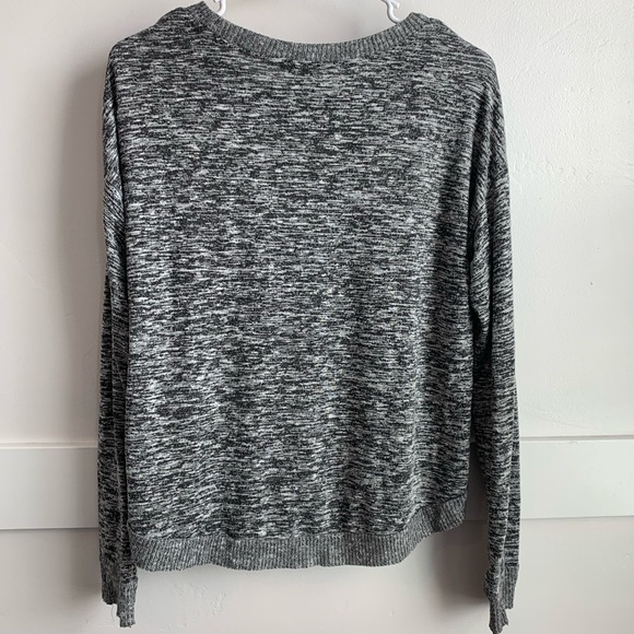 Prince & Fox Heathered Gray High-Low Crewneck Sweater - Picture 2 of 4